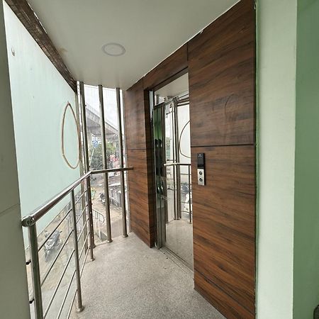Amsher Suit Lulu Mall Road Hotel Kochi Exterior photo