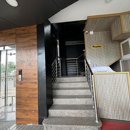 Amsher Suit Lulu Mall Road Hotel Kochi Exterior photo