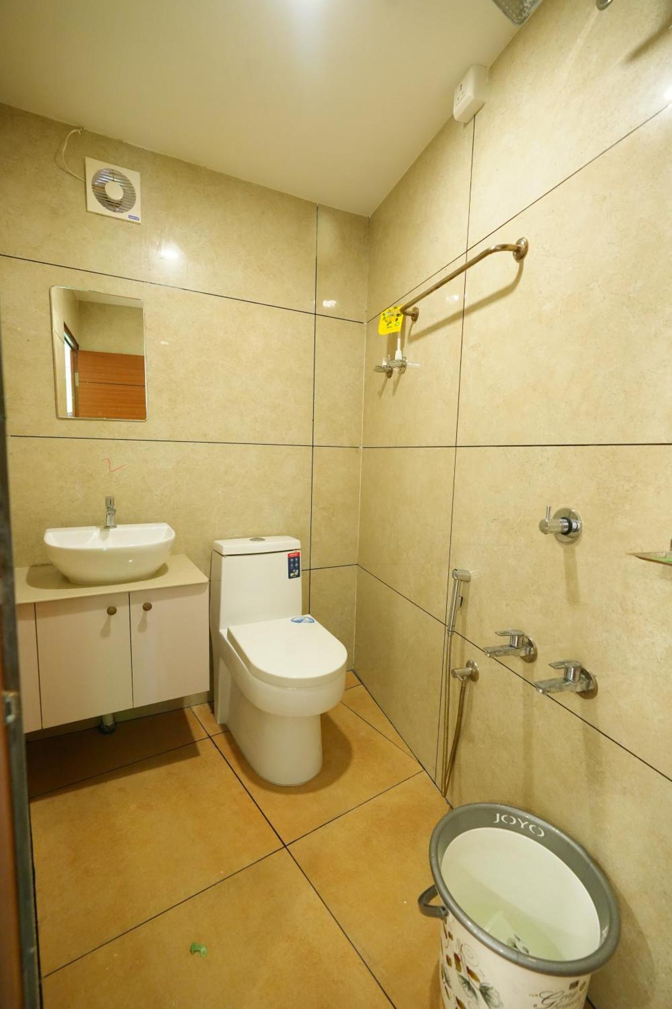 Amsher Suit Lulu Mall Road Hotel Kochi Exterior photo