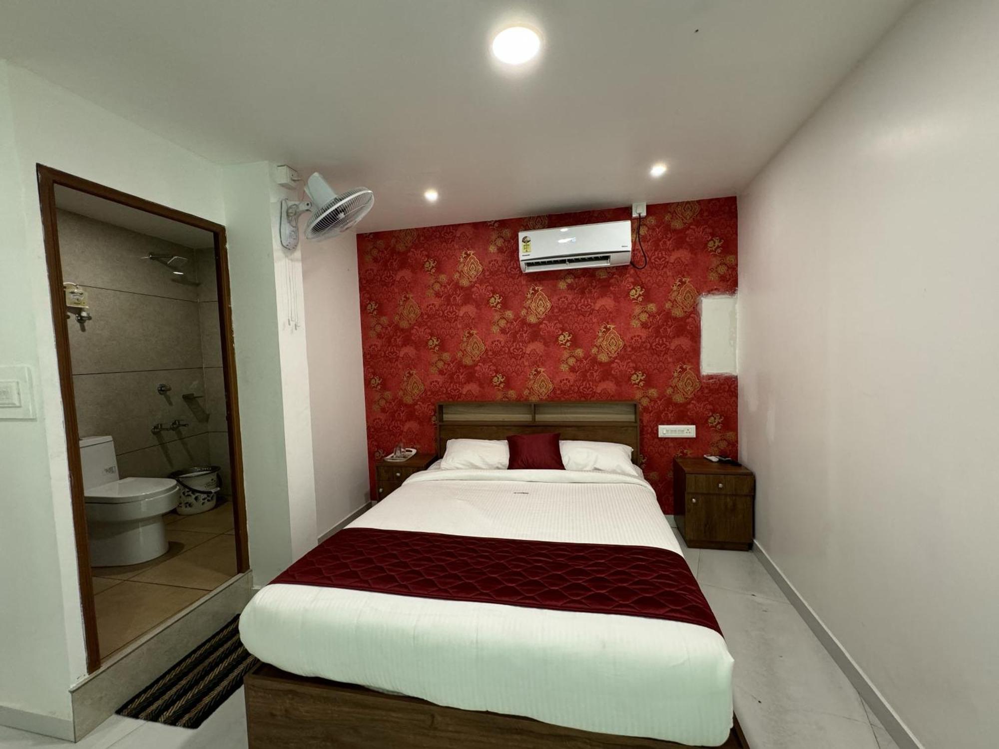 Amsher Suit Lulu Mall Road Hotel Kochi Exterior photo