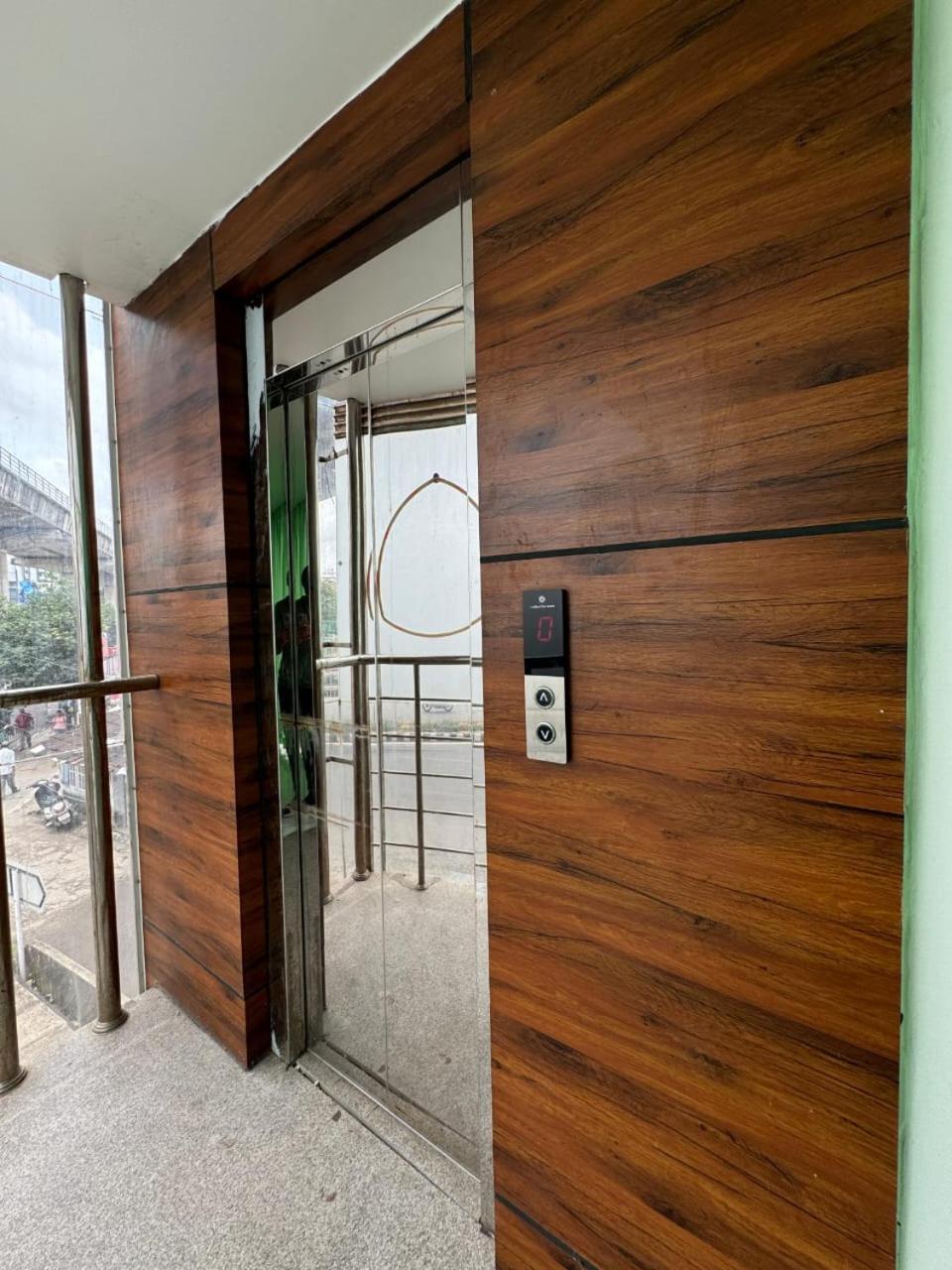 Amsher Suit Lulu Mall Road Hotel Kochi Exterior photo