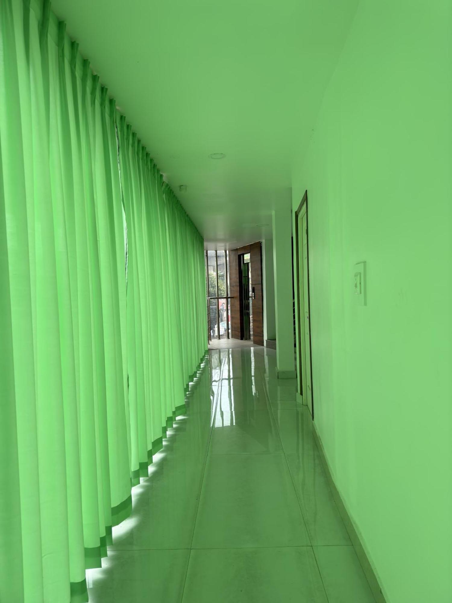 Amsher Suit Lulu Mall Road Hotel Kochi Exterior photo