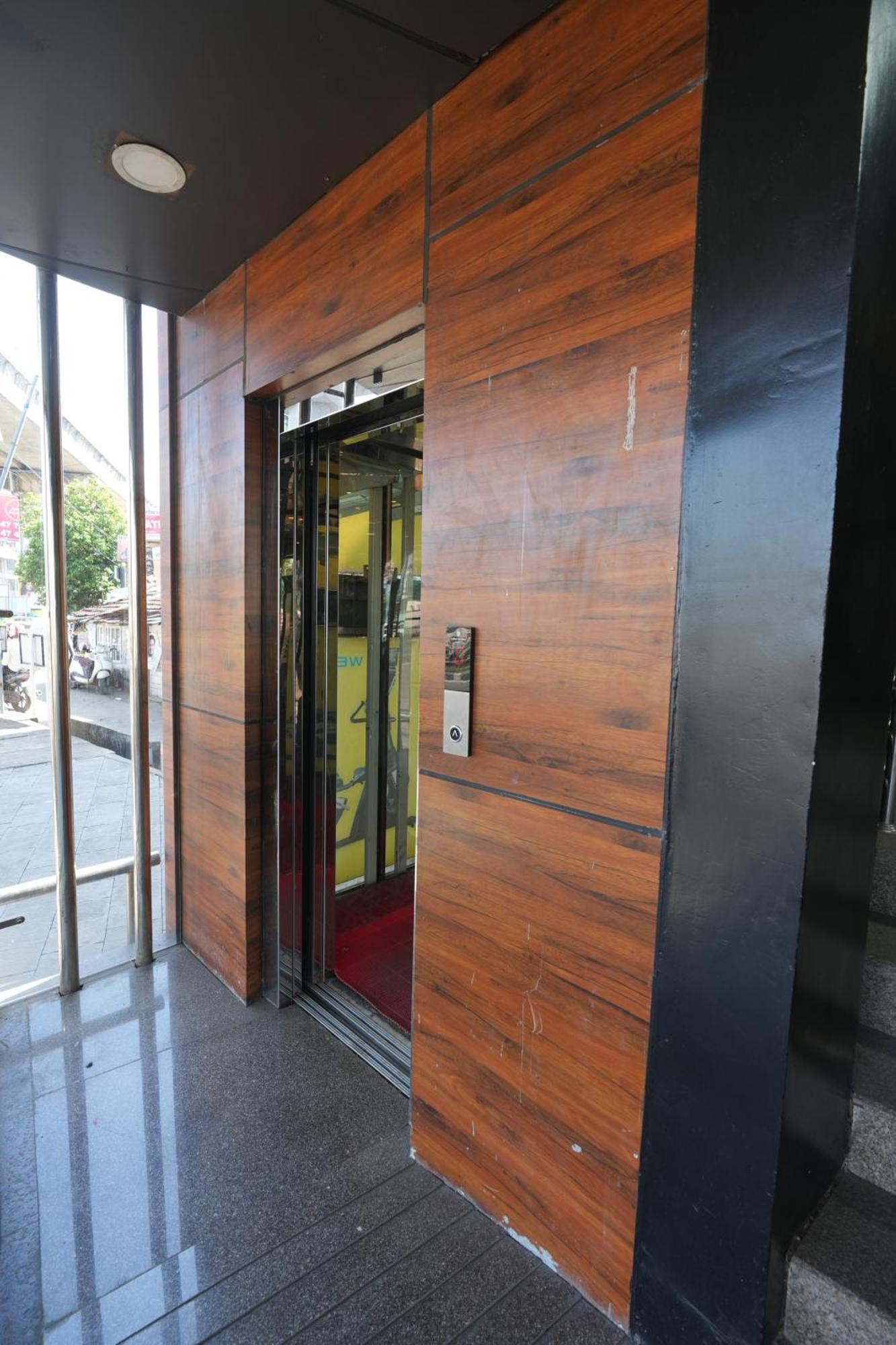 Amsher Suit Lulu Mall Road Hotel Kochi Exterior photo