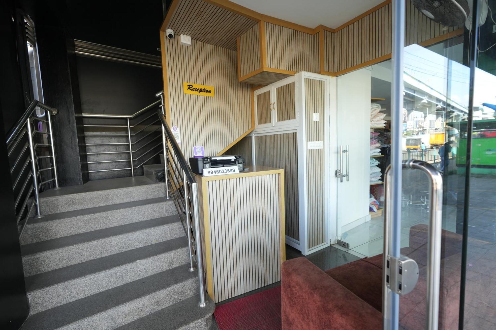 Amsher Suit Lulu Mall Road Hotel Kochi Exterior photo